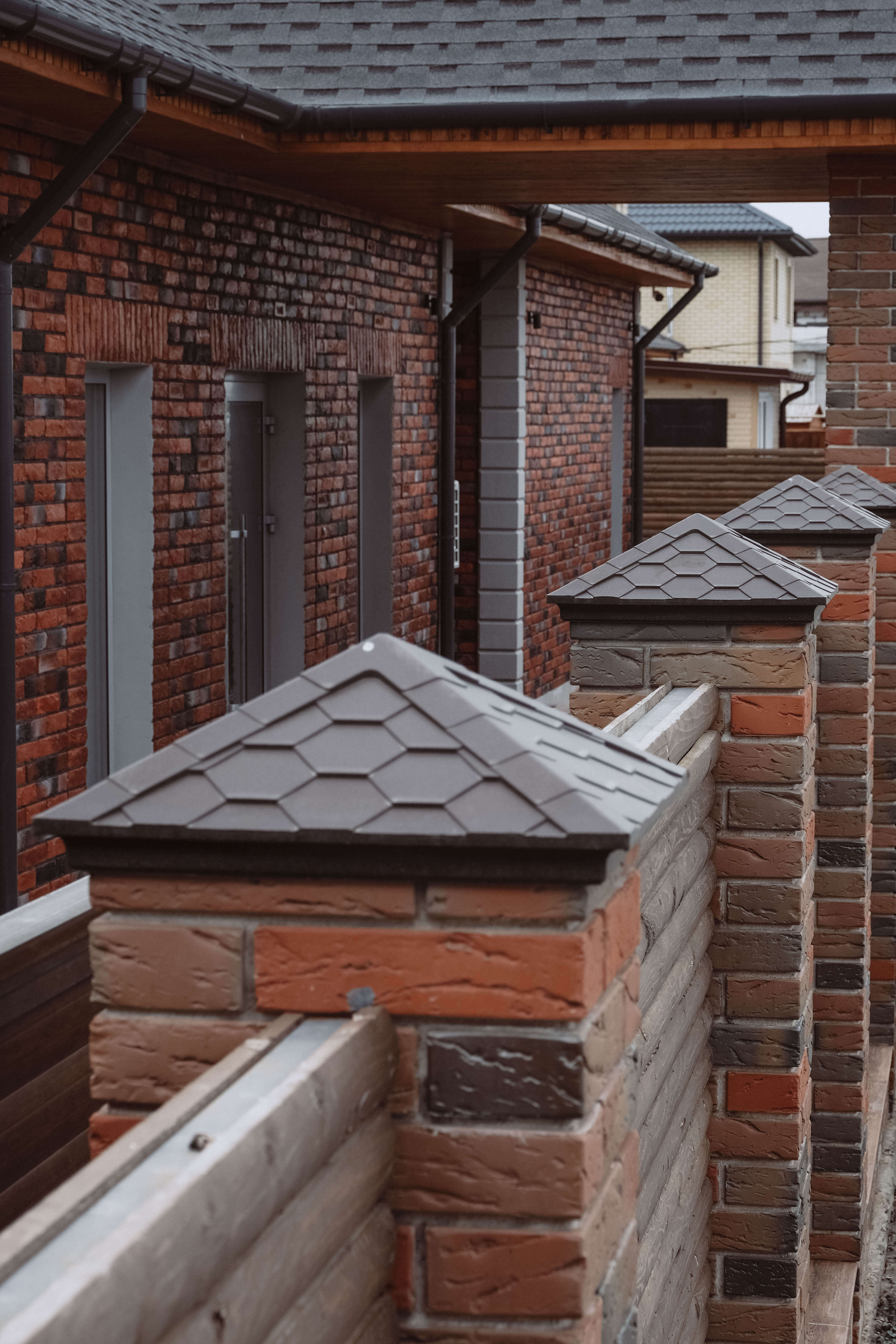 Колпак Zking Эверест Коричневый на столб 1.5х1.5 кирпича (390х390мм) в Ялте фото